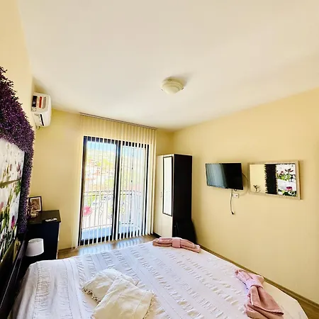 “централ” / Apartamento Balchik
